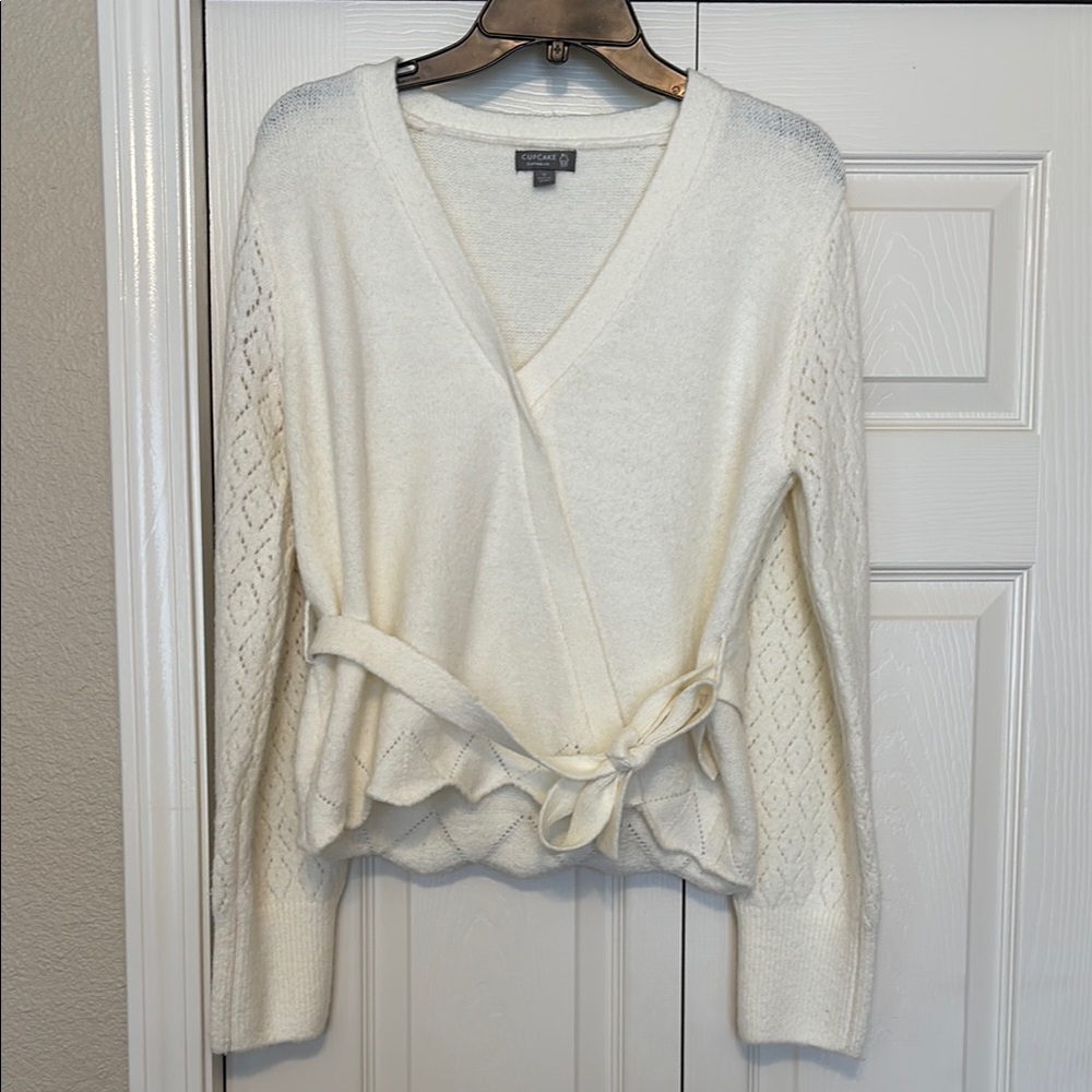 Francesca's Collections Cream V-Neck Sweater